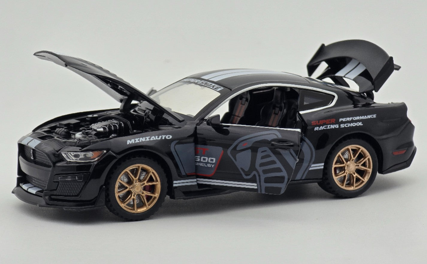 Ford Mustang Shelby GT500 1:24 diecast scale model car