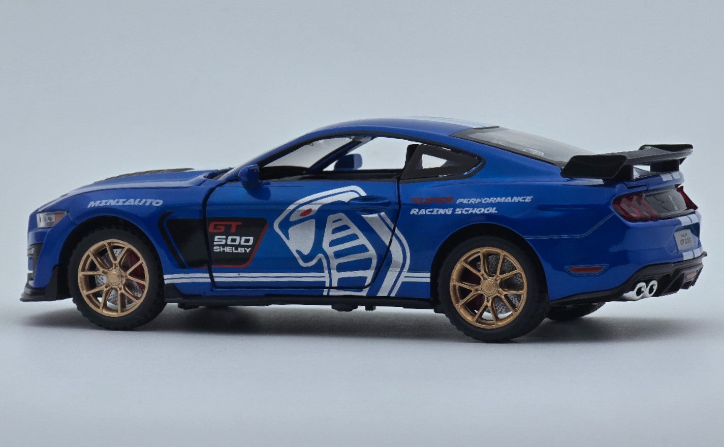 Ford Mustang Shelby GT500 1:24 diecast scale model car