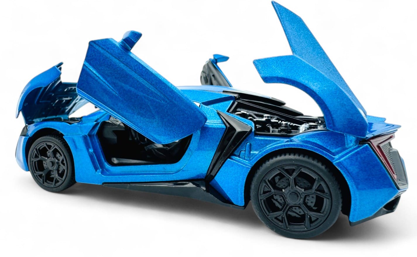 W Motors Lykan HyperSport 1:24  diecast scale model car collectible - Assorted Color